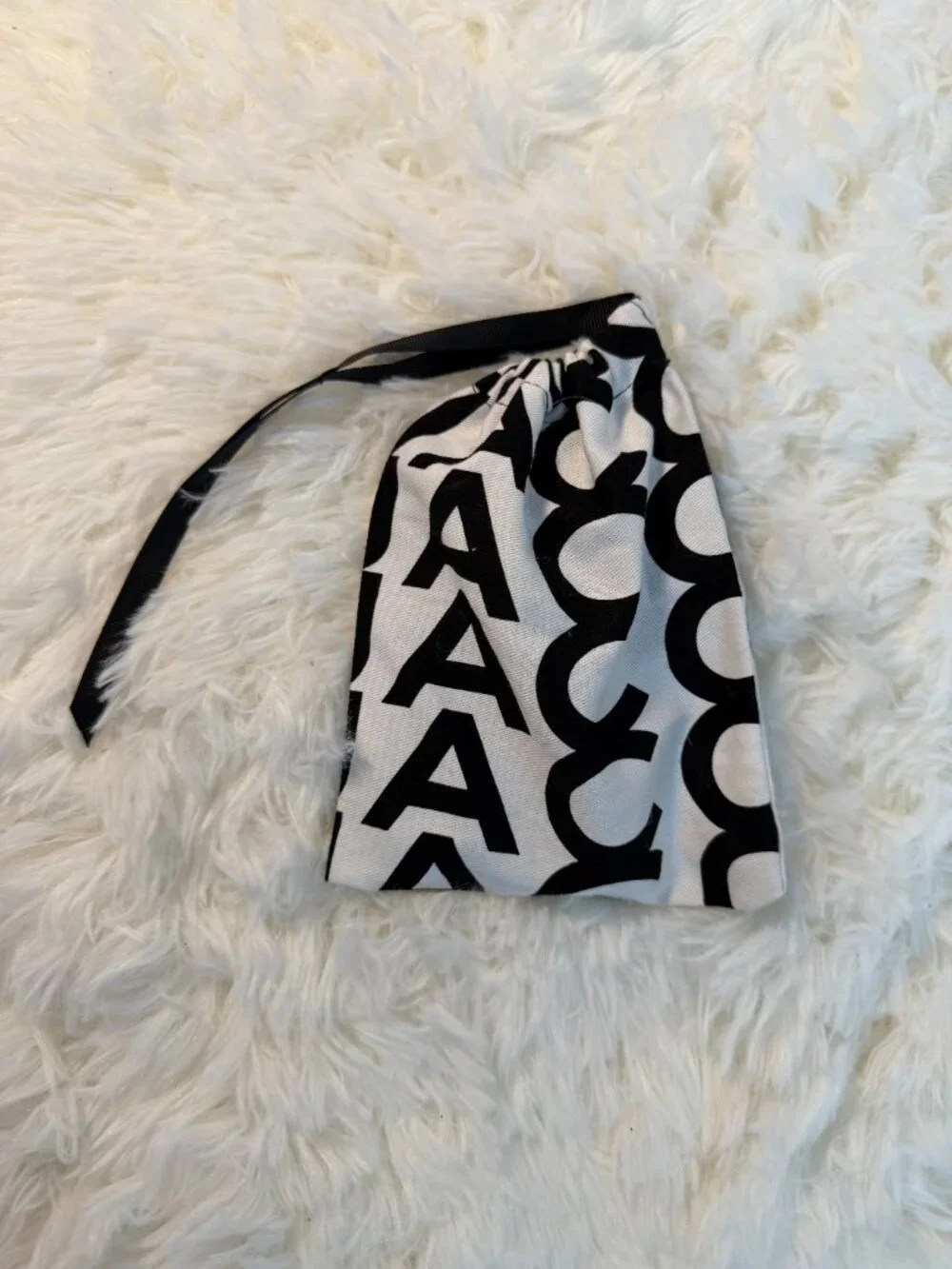 Marc Jacob's the Leather J Marc Top Zip Multi Wallet